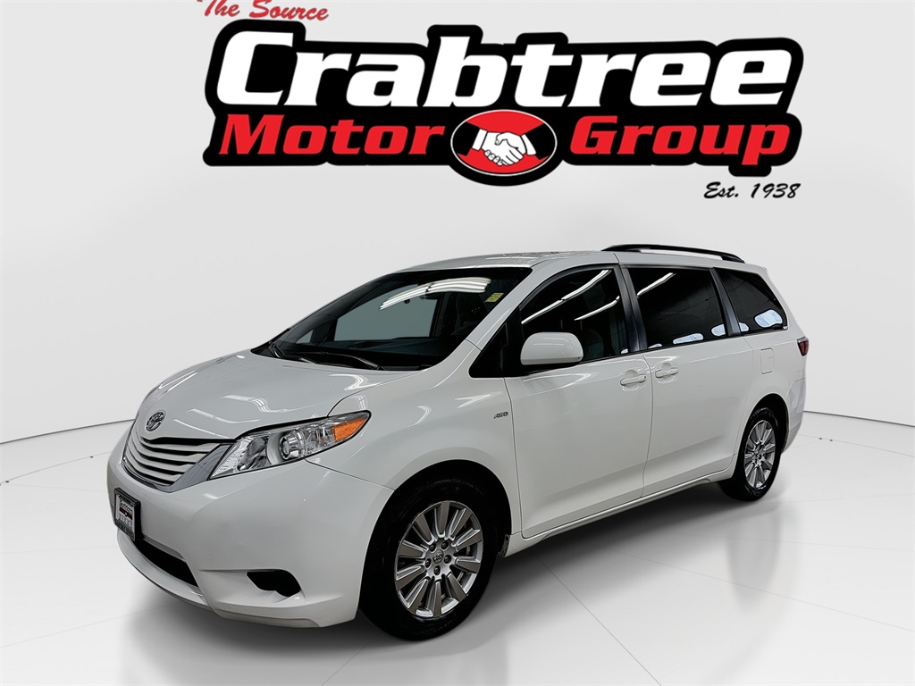 2017 Toyota Sienna LE's photo