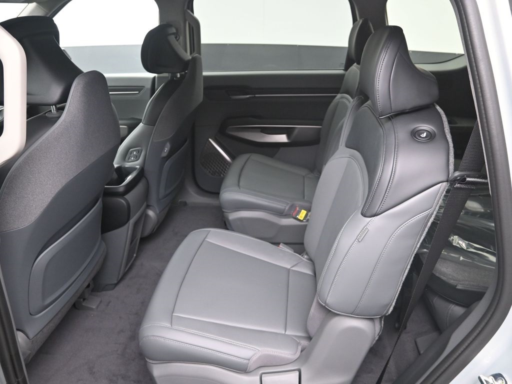 2026 Kia EV9 Light Long Range photo 7