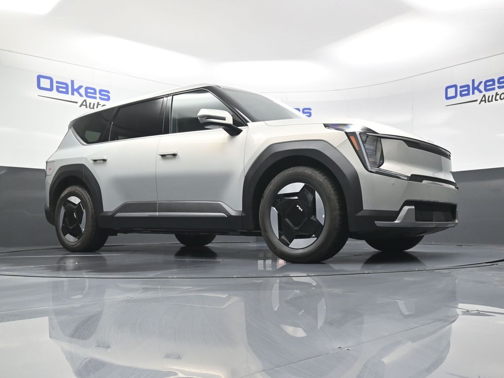 2026 Kia EV9 Light Long Range photo 9