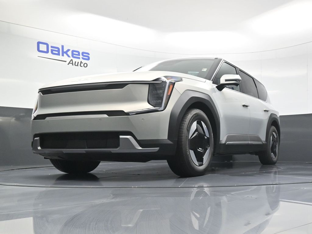 2026 Kia EV9 Light Long Range photo 11