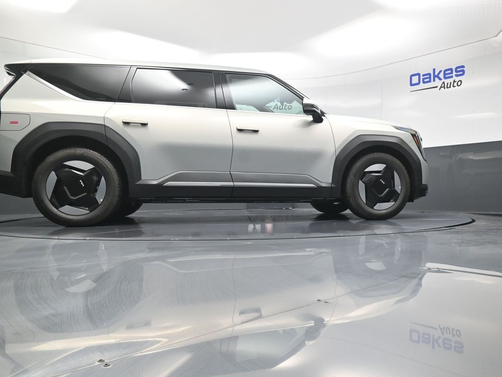 2026 Kia EV9 Light Long Range photo 16