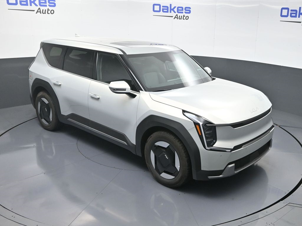 2026 Kia EV9 Light Long Range photo 17