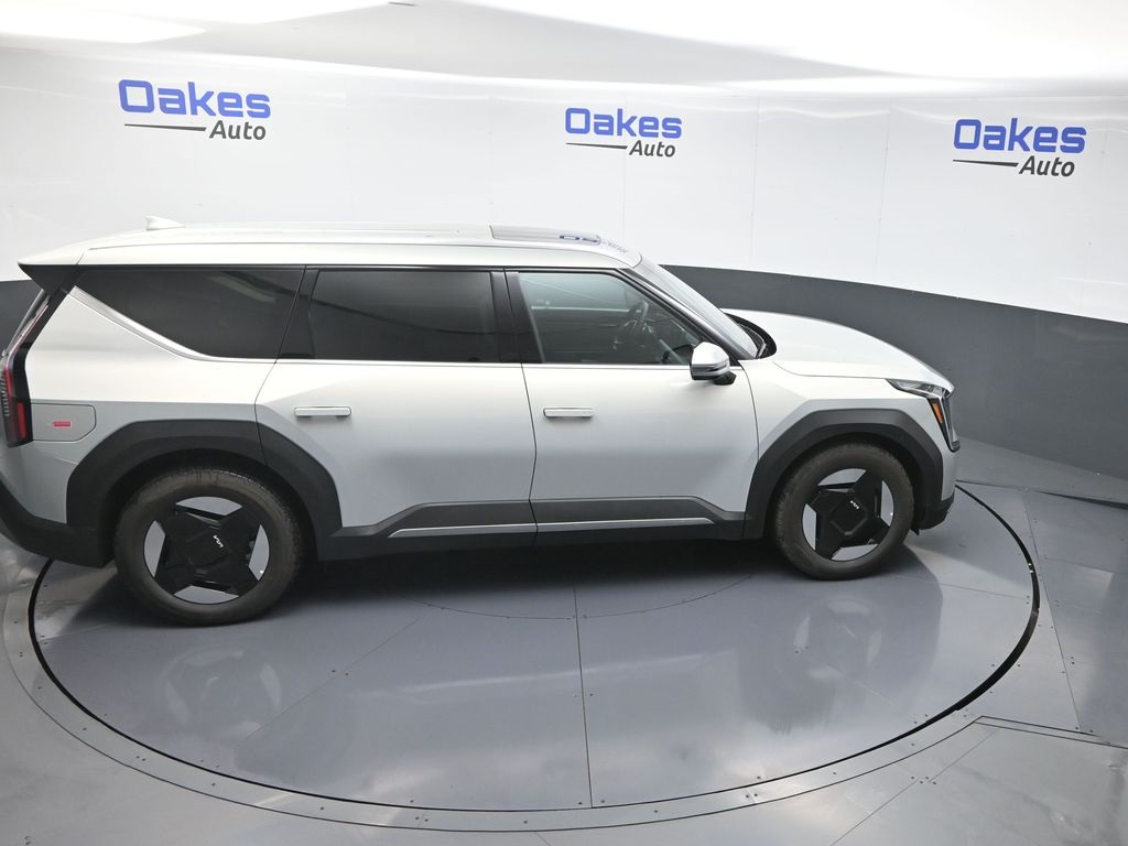 2026 Kia EV9 Light Long Range photo 24