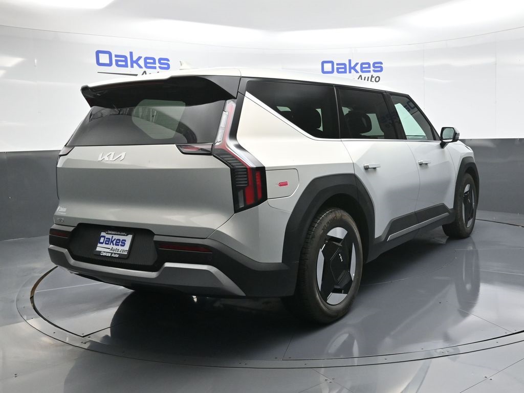 2026 Kia EV9 Light Long Range photo 2