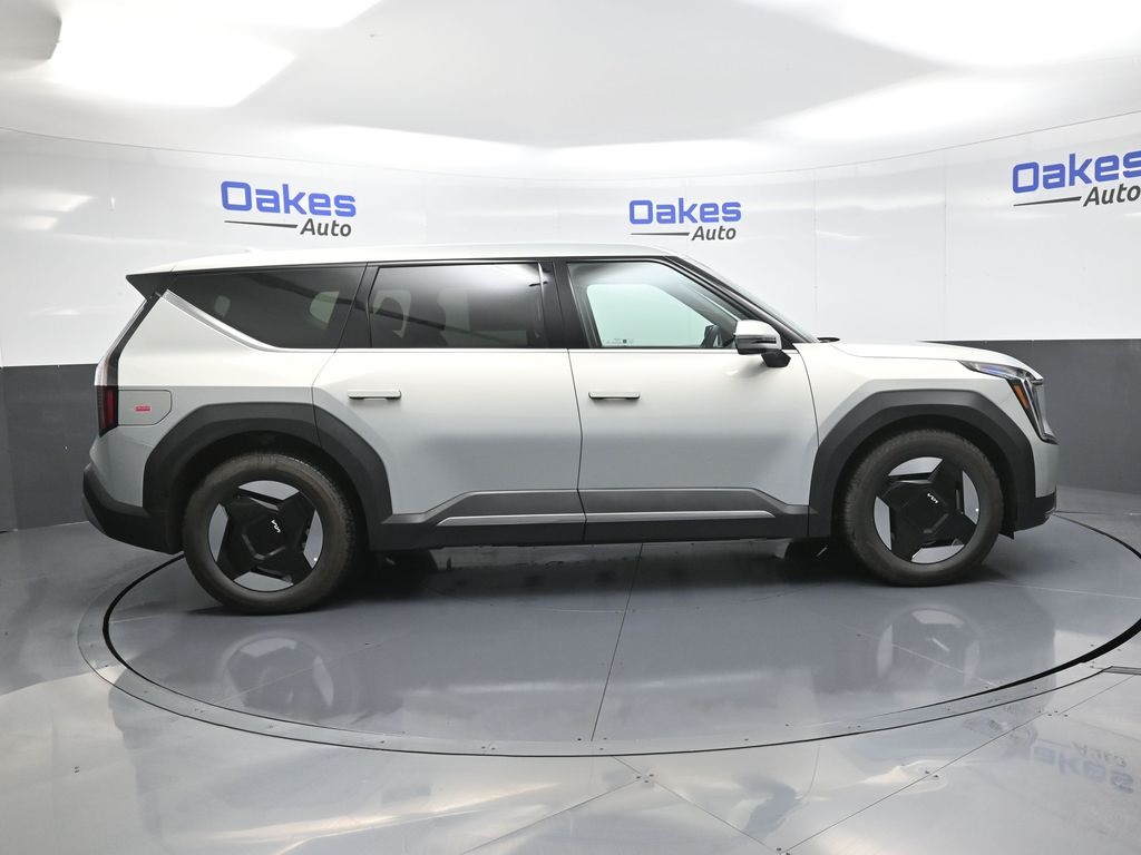 2026 Kia EV9 Light Long Range photo 3