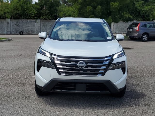 2025 Everest White Pearl Nissan Rogue SV FWD SUV