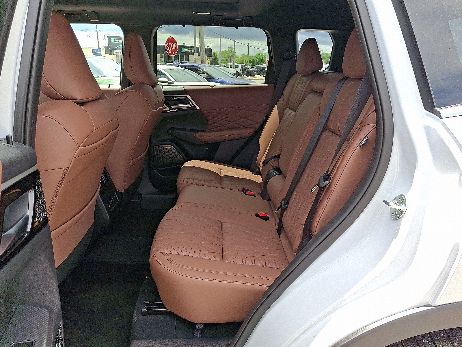 2025 Mitsubishi Outlander SEL photo 8
