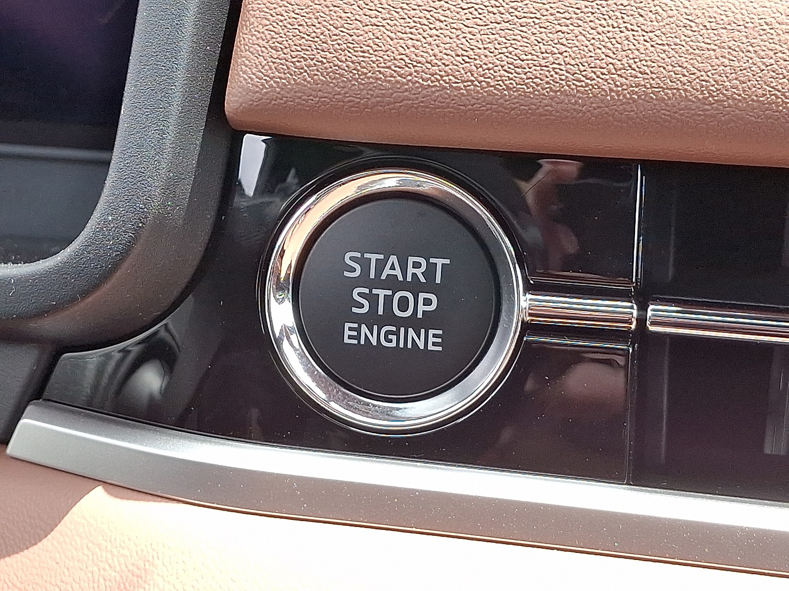 2025 Mitsubishi Outlander SEL photo 16