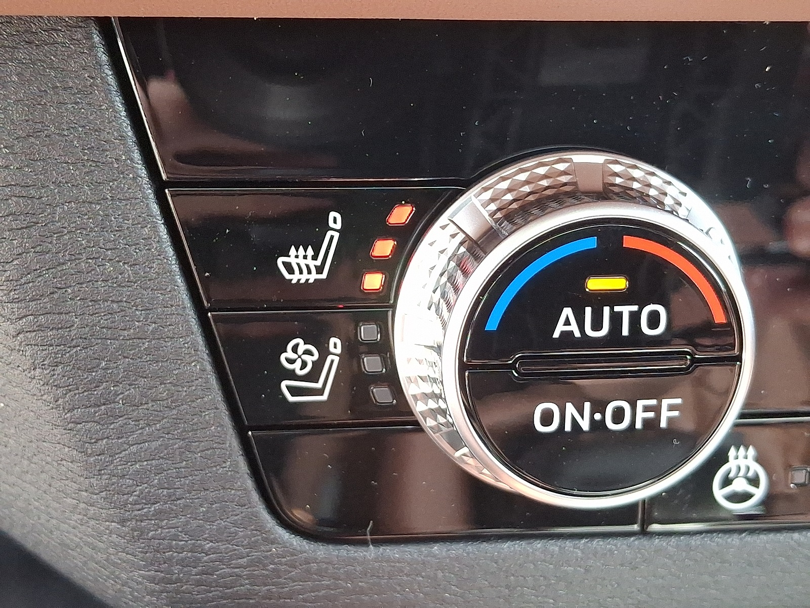 2025 Mitsubishi Outlander SEL photo 17
