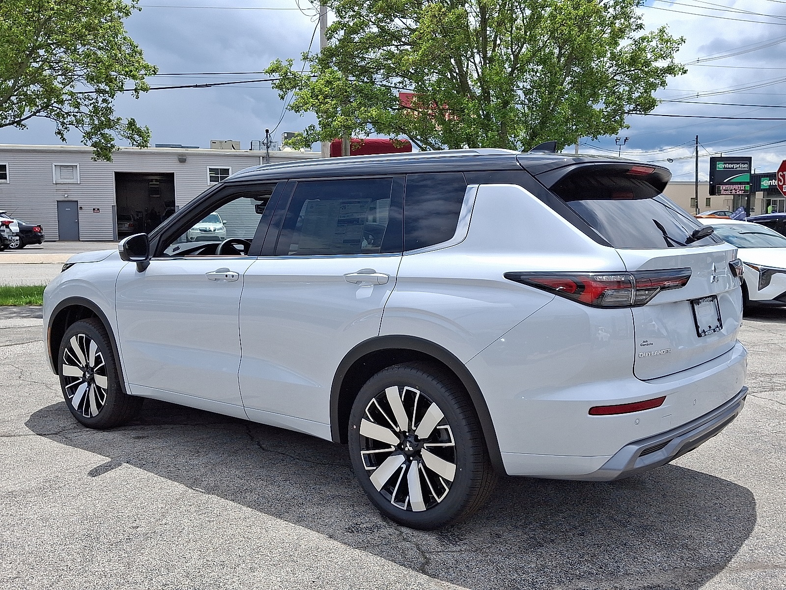 2025 Mitsubishi Outlander SEL photo 3