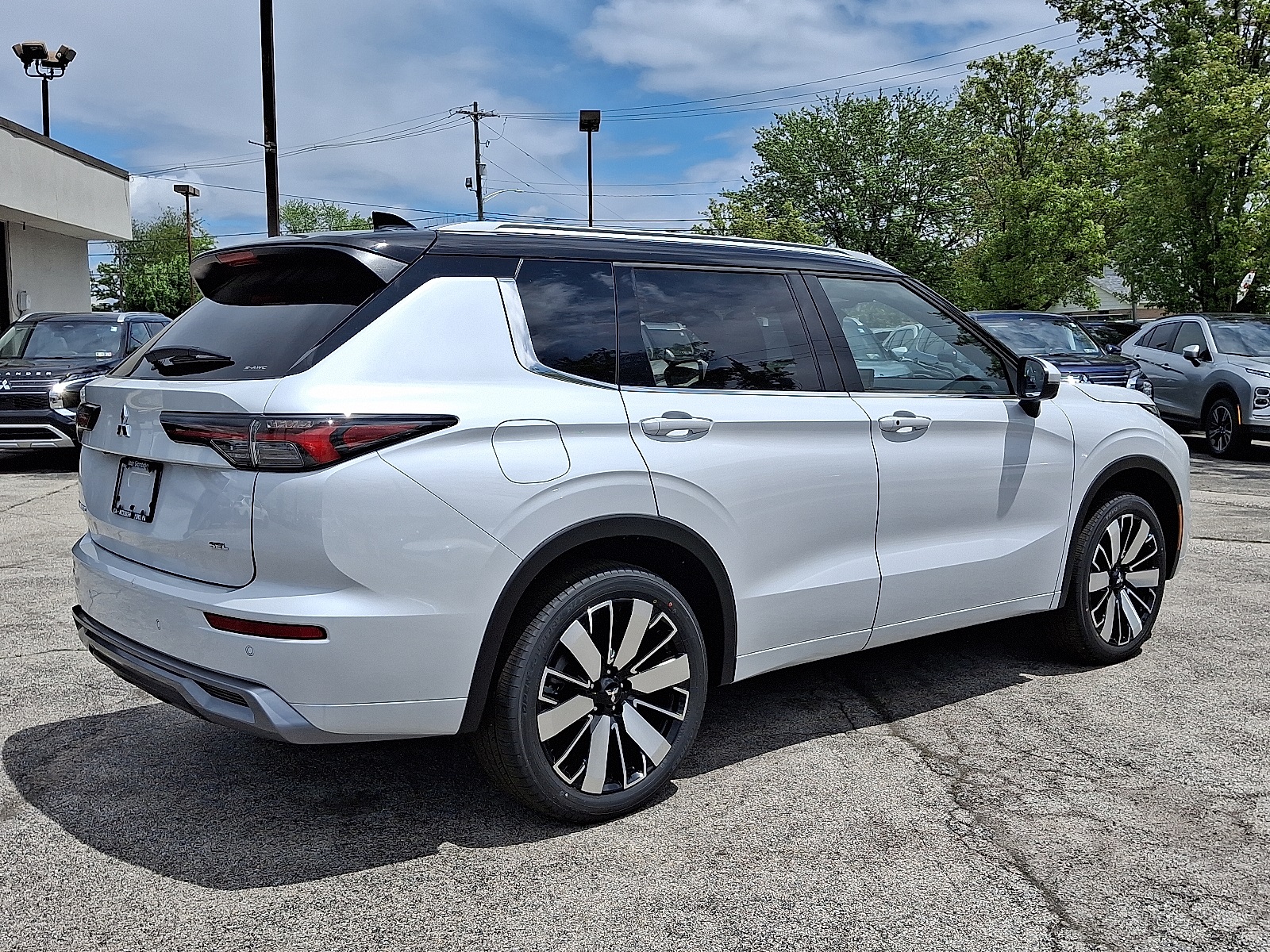 2025 Mitsubishi Outlander SEL photo 5