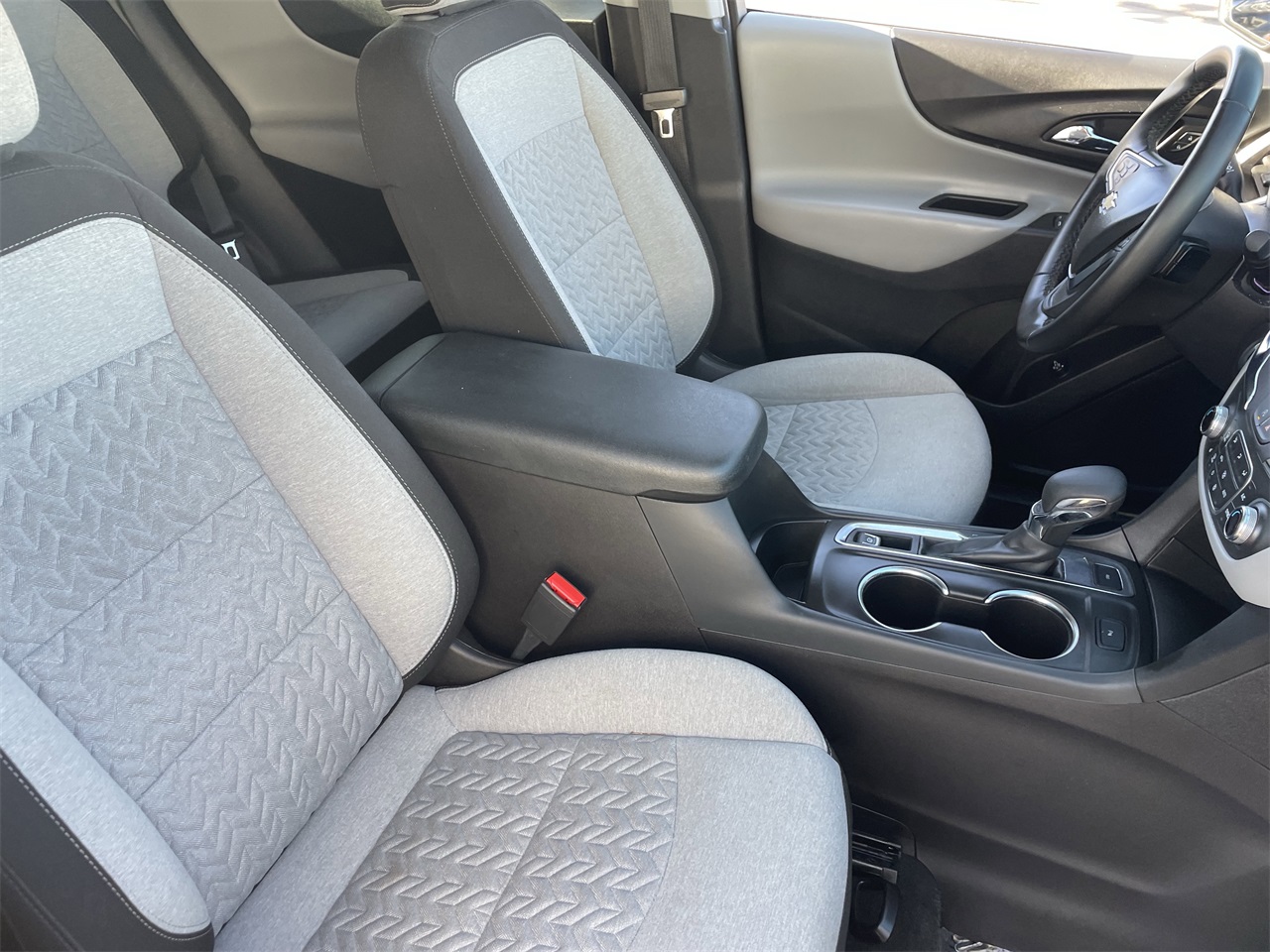 used 2024 Chevrolet Equinox car, priced at $18,999