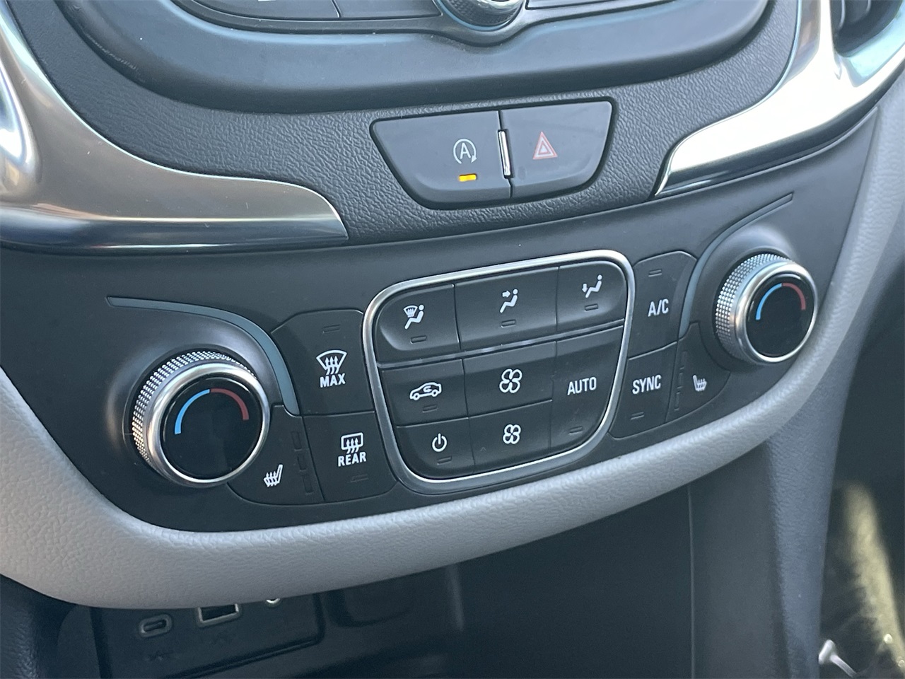 used 2024 Chevrolet Equinox car, priced at $18,999