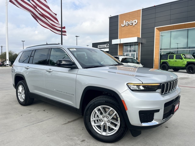 2025 Jeep Grand Cherokee L Laredo's photo