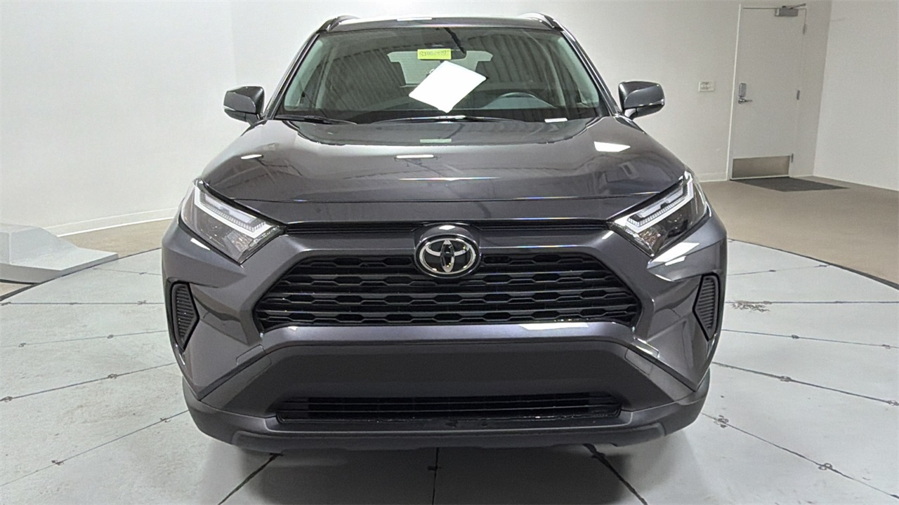 2025 Toyota RAV4 Hybrid XLE photo 2
