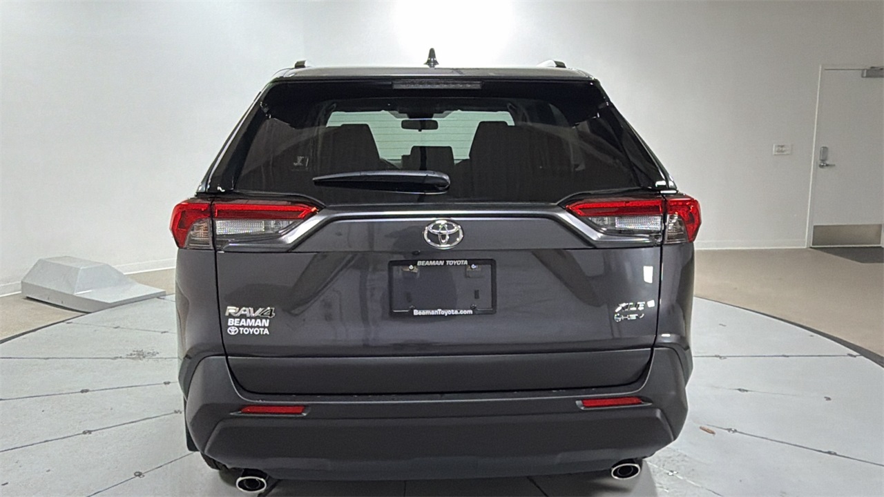 2025 Toyota RAV4 Hybrid XLE photo 4