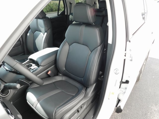 New 2025 Honda Pilot Touring 4D Sport Utility