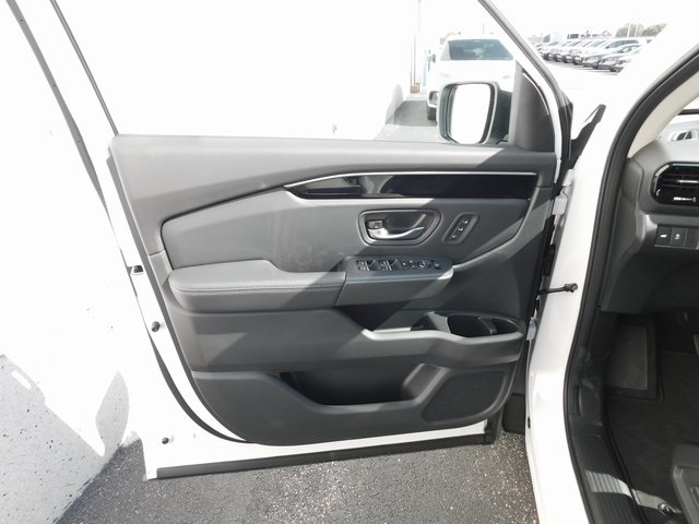 New 2025 Honda Pilot Touring 4D Sport Utility