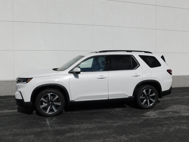 New 2025 Honda Pilot Touring 4D Sport Utility