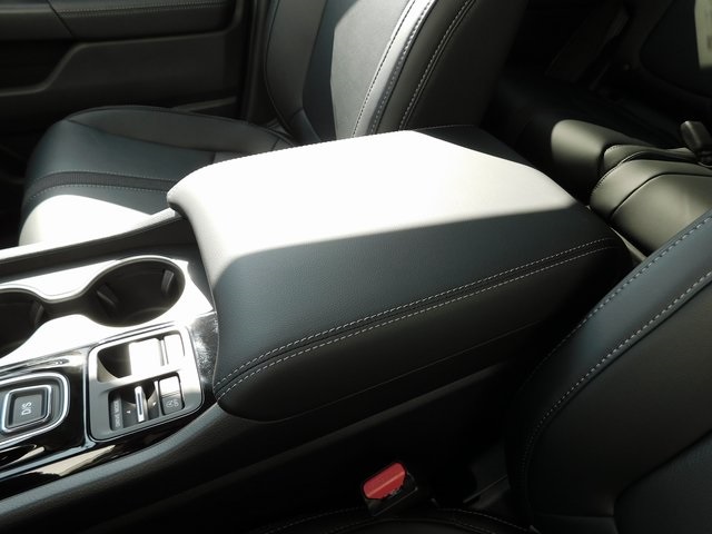 New 2025 Honda Pilot Touring 4D Sport Utility