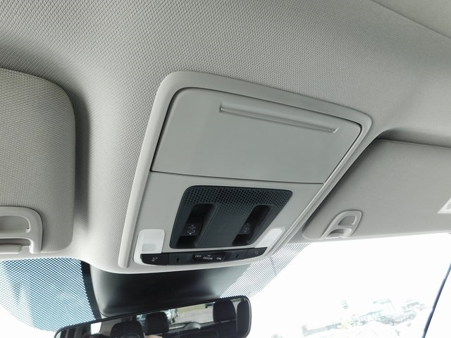 New 2025 Honda Pilot Touring 4D Sport Utility