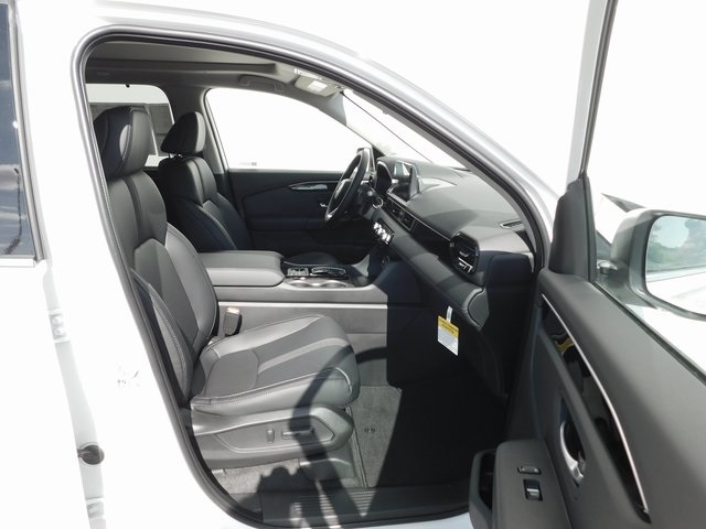 New 2025 Honda Pilot Touring 4D Sport Utility