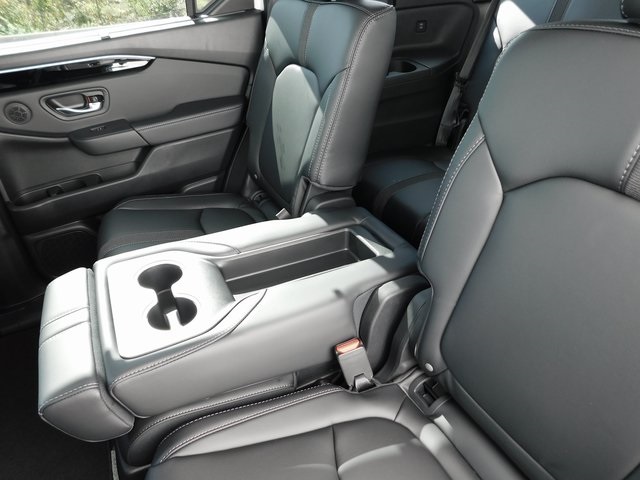 New 2025 Honda Pilot Touring 4D Sport Utility