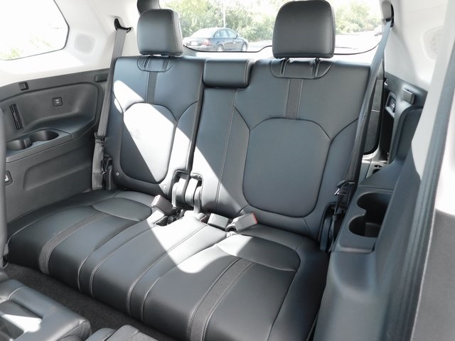 New 2025 Honda Pilot Touring 4D Sport Utility