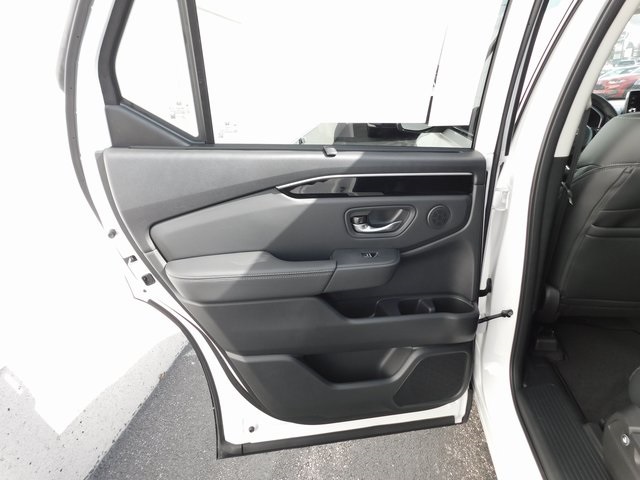 New 2025 Honda Pilot Touring 4D Sport Utility