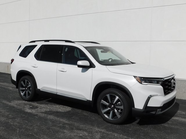 New 2025 Honda Pilot Touring 4D Sport Utility