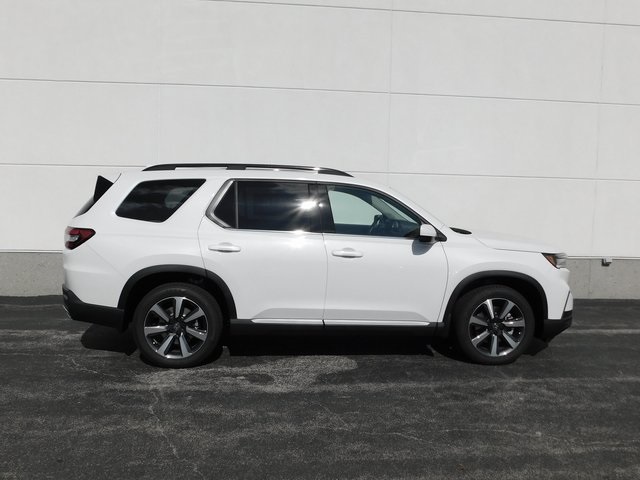 New 2025 Honda Pilot Touring 4D Sport Utility