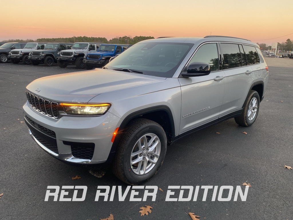 2025 Jeep Grand Cherokee L Laredo's photo