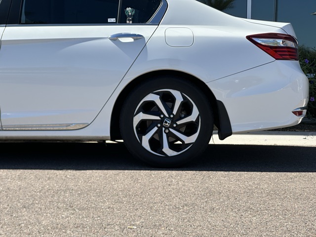 2016 Honda Accord EX-L photo 17