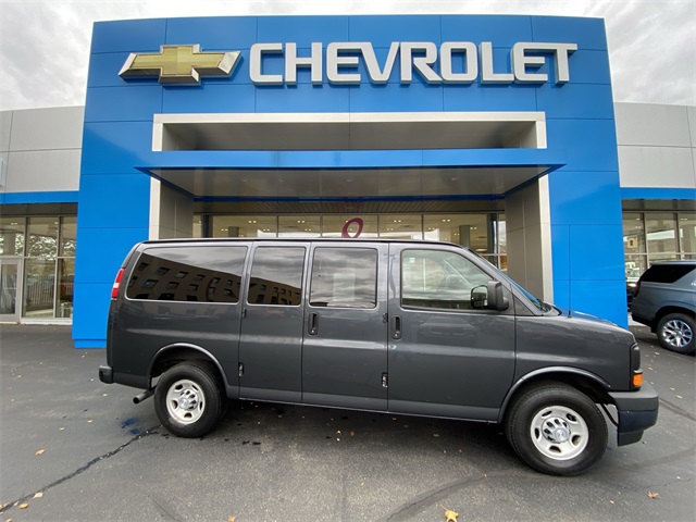 2017 Chevrolet Express Passenger LS's photo