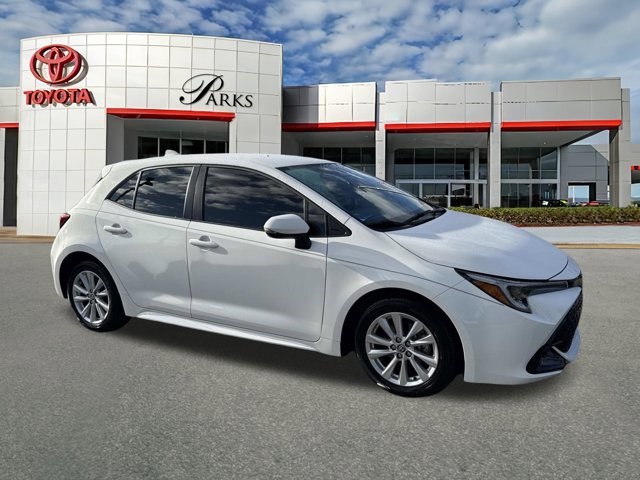 2025 Toyota Corolla Hatchback SE's photo