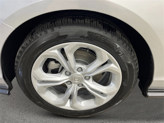 2025 Honda Accord LX photo 9