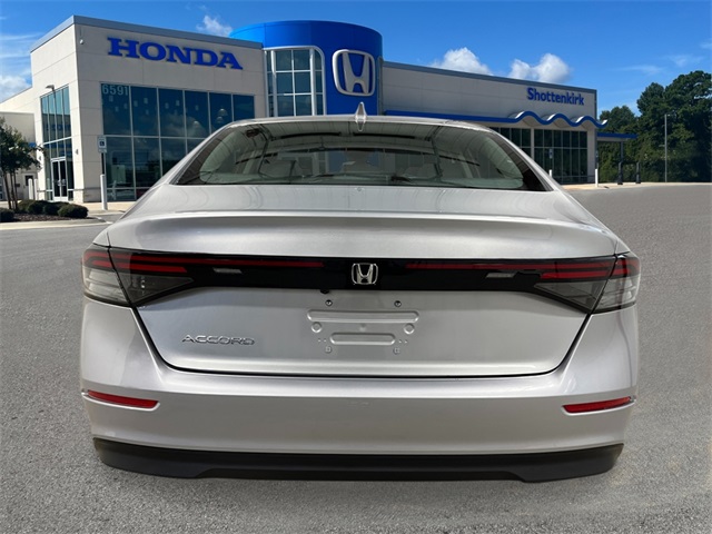 2025 Honda Accord LX photo 4