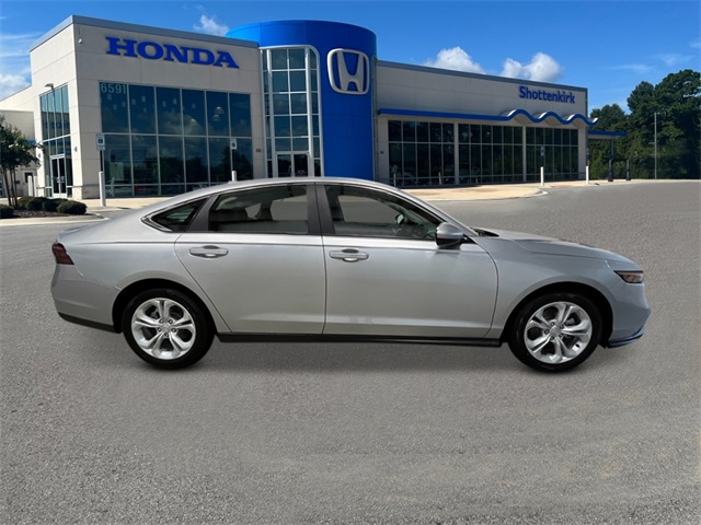2025 Honda Accord LX photo 6