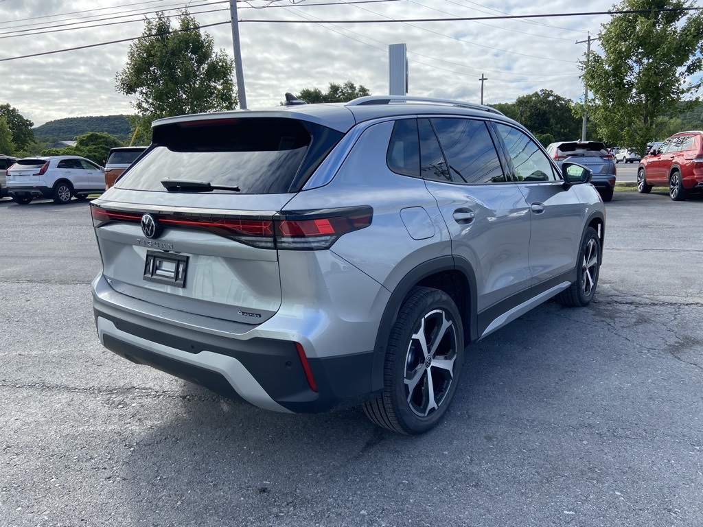 2025 Volkswagen Tiguan SE photo 2