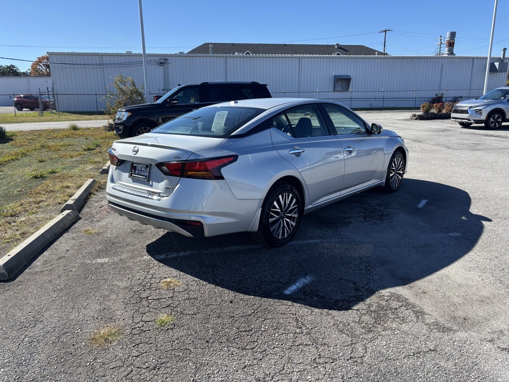 2023 Nissan Altima 2.5 SV:16981P