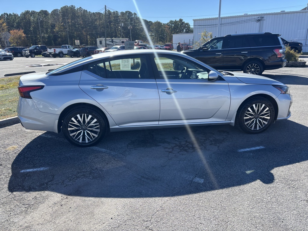 2023 Nissan Altima 2.5 SV:16981P