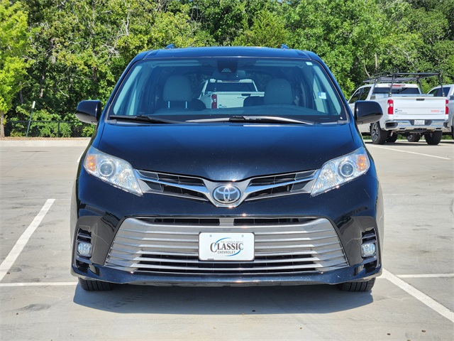2019 Black Toyota Sienna XLE FWD Van