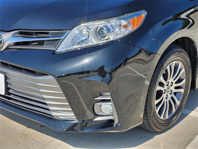 2019 Black Toyota Sienna XLE FWD Van