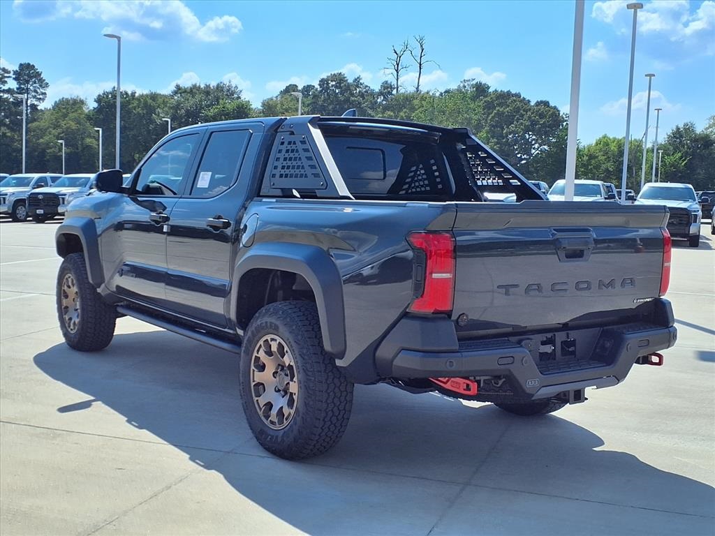 2025 Toyota Tacoma Trailhunter Double Cab photo 2