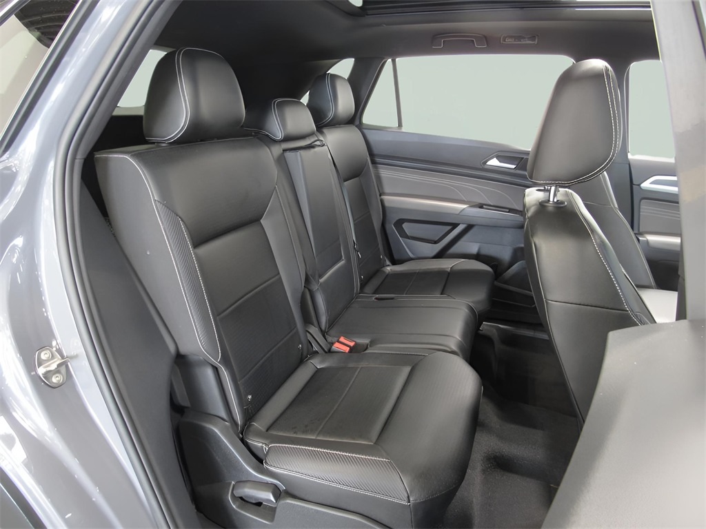 2021 Volkswagen Atlas Cross Sport SEL photo 2