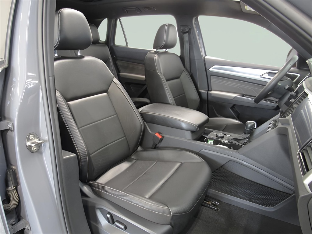 2021 Volkswagen Atlas Cross Sport SEL photo 4