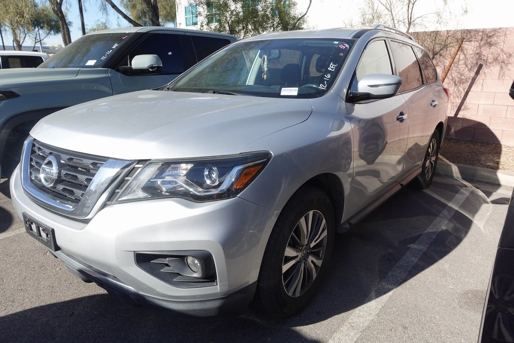 2020 Nissan Pathfinder SV's photo