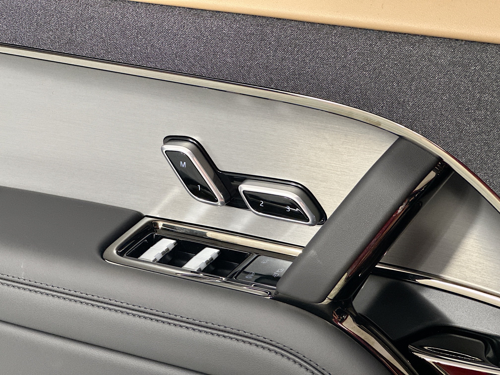 new 2025 Land Rover Range Rover Sport car, priced at $114,240