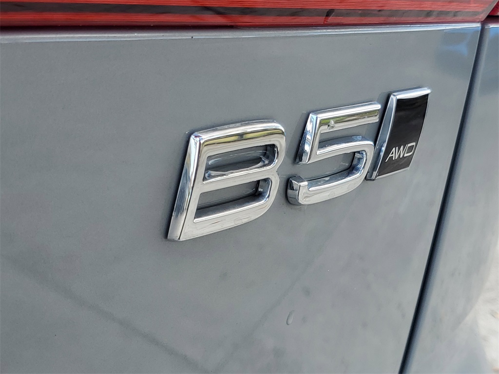 used 2025 Volvo XC60 car, priced at $35,947