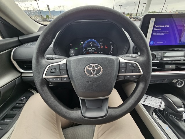 2025 Toyota Highlander Hybrid LE photo 9